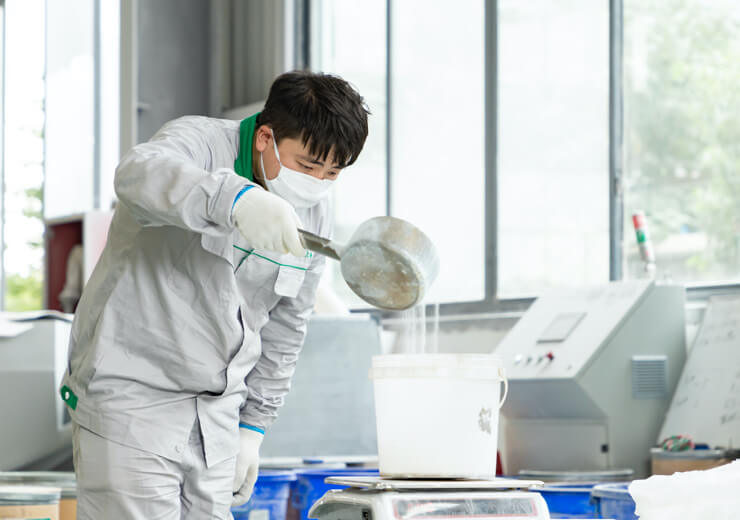 precise proportioning and weighting of raw material